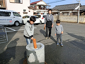 お餅つき風景