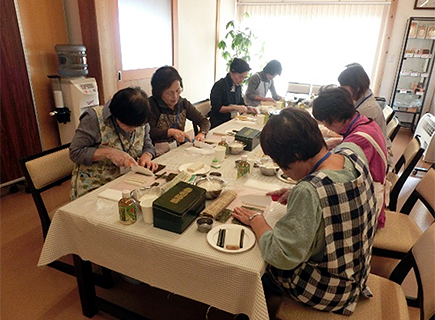 飾り巻き寿司調理風景