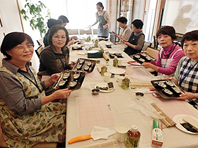 飾り巻き寿司調理風景