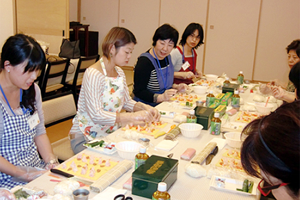 飾り巻き寿司調理風景