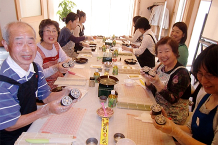 飾り巻き寿司調理風景